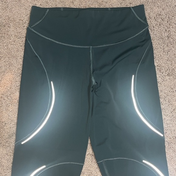 Lululemon Base Pace High-Rise Reflective Tight 25"
Smoked Spruce Green 10 - Picture 4 of 10